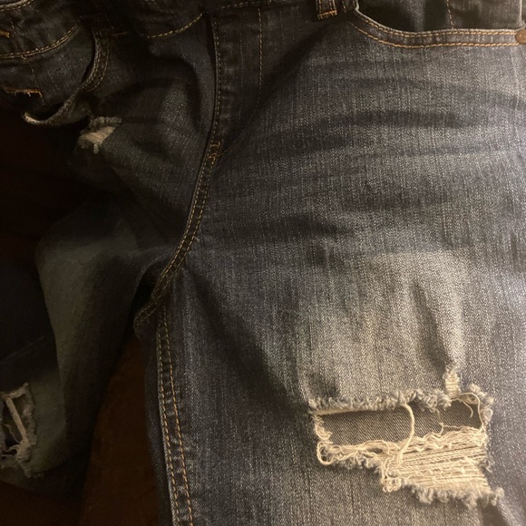 Blue Spice denim overalls. Sz 7 .Lots of pockets. Adjustable straps, rip details - Picture 8 of 13